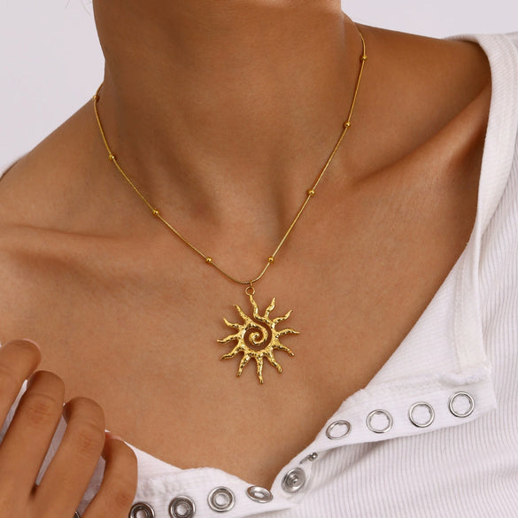 Wholesale Minimalist Stainless Steel Geometric Hammered Spiral Sun Pendant Necklace With 18K Gold Electroplated Design For Women