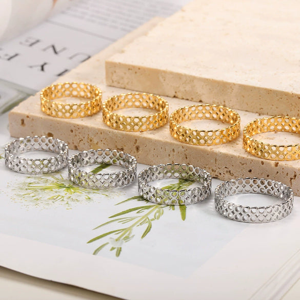 Wholesale Minimalist Stainless Steel Hollow Heart Shape Geometric Unisex Ring With Electroplating
