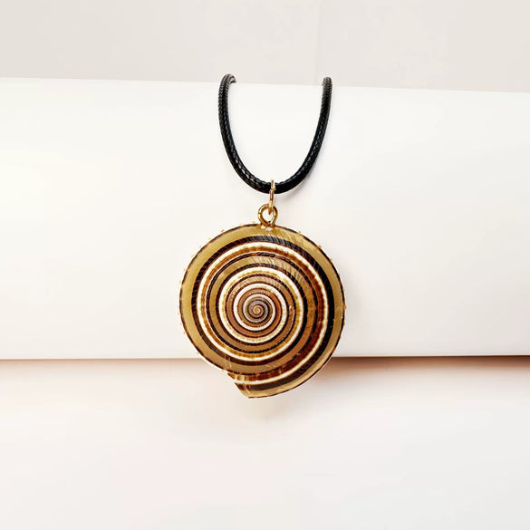 Wholesale Minimalist Waxed Leather Rope Natural Conch Shell Necklaces With Electroplated Gold Edge