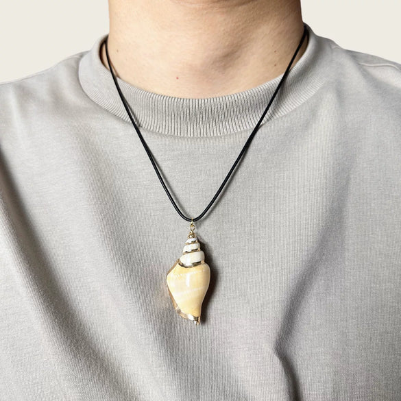 Wholesale Minimalist Waxed Leather Rope Natural Conch Shell Necklaces With Electroplated Gold Edge