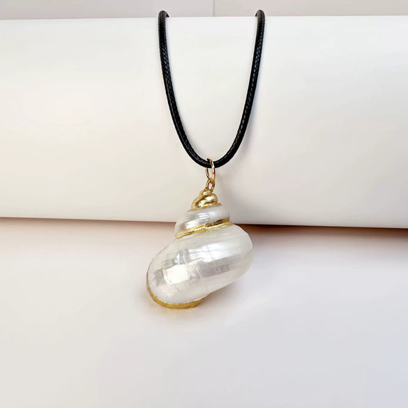Wholesale Minimalist Waxed Leather Rope Natural Conch Shell Necklaces With Electroplated Gold Edge