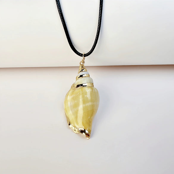 Wholesale Minimalist Waxed Leather Rope Natural Conch Shell Necklaces With Electroplated Gold Edge