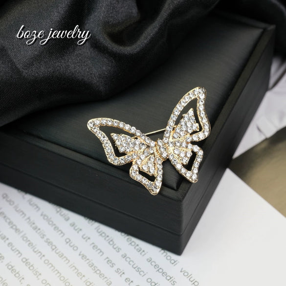 Wholesale Minimalist Zinc Alloy Antiglare Brooch With Diamond Encrustment And Electroplating Treatment