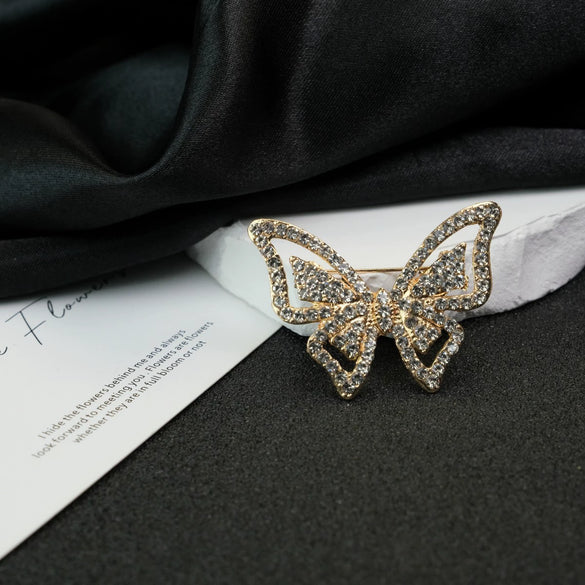 Wholesale Minimalist Zinc Alloy Antiglare Brooch With Diamond Encrustment And Electroplating Treatment