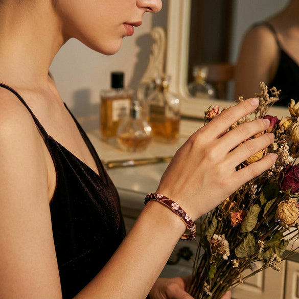 Wholesale Modern Minimalist Drip Oil Alloy Flower Bracelet For Women