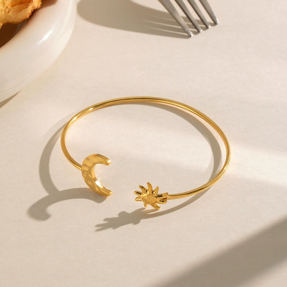 Wholesale Modern Minimalist Geometric Electroplated Stainless Steel Moon And Sun Open Bracelet Highend Colorpreserving Jewelry