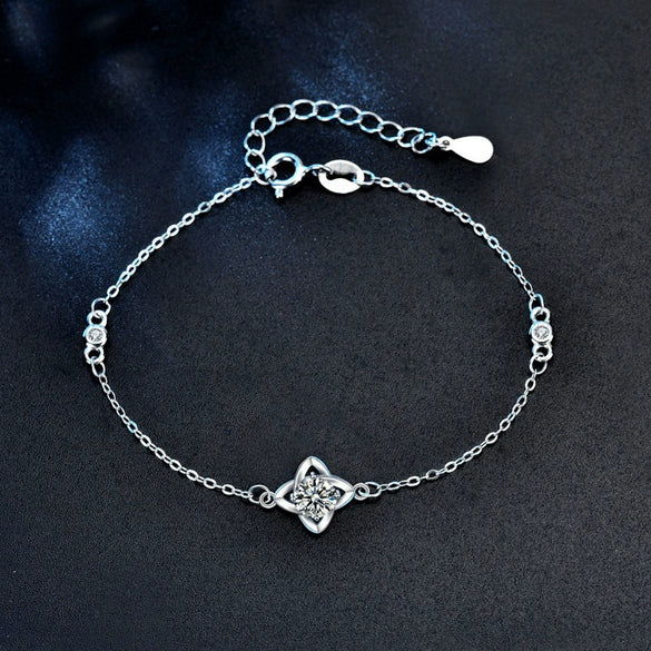 Wholesale Moissanite And 925 Sterling Silver Clover Bracelet For Women With Leaf Pattern And Electroplating Treatment
