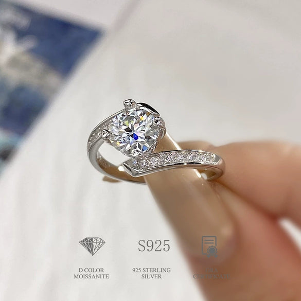 Wholesale Moissanite Four Claw Classic Women's Diamond Ring In 925 Sterling Silver With Geometric Design And Electroplating