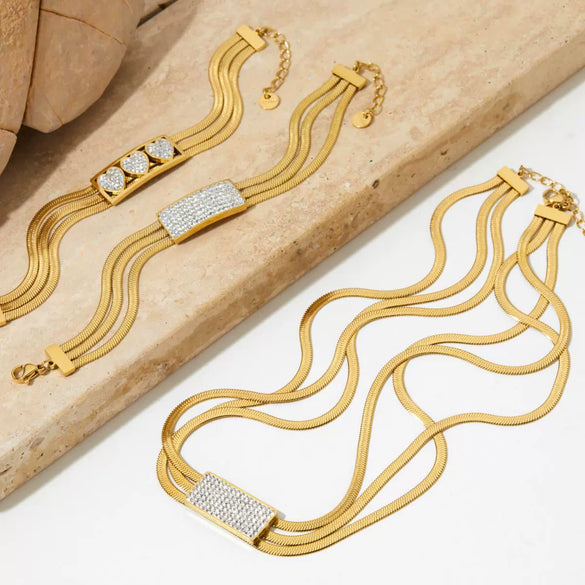 Wholesale Multi Layer Stainless Steel Love Themed Jewelry Suit With Vacuum Plated Clavicle Chain And Bracelet For Women