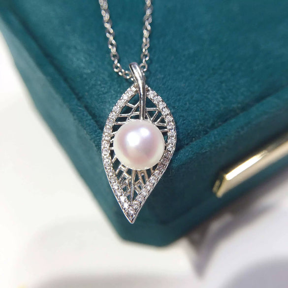 Wholesale Natural Freshwater Pearl Necklace With Copper Plated Gold Leaf Pendant Flat Round And Steamed Bread Round Pearl Boutique Craft