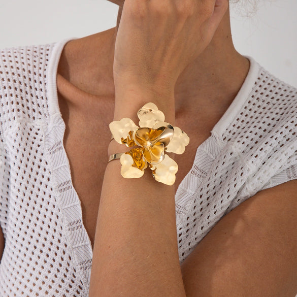 Wholesale Necklace Iron Dripping Oil Flower Exaggerated Electroplating Women's