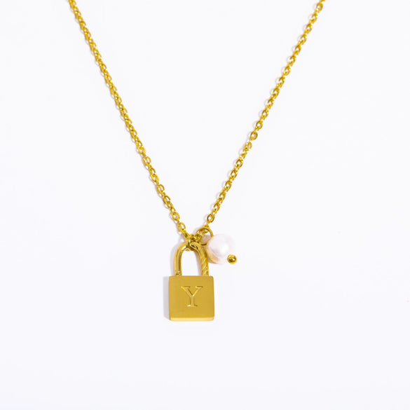 Wholesale Necklace Stainless Steel And Titanium Steel With 26 Letters Pearl Lock Pendant And 12 Constellations Handmade Ochain Plated With 18K Gold For Women