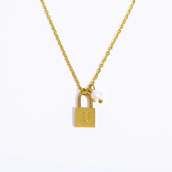 Wholesale Necklace Stainless Steel And Titanium Steel With 26 Letters Pearl Lock Pendant And 12 Constellations Handmade Ochain Plated With 18K Gold For Women
