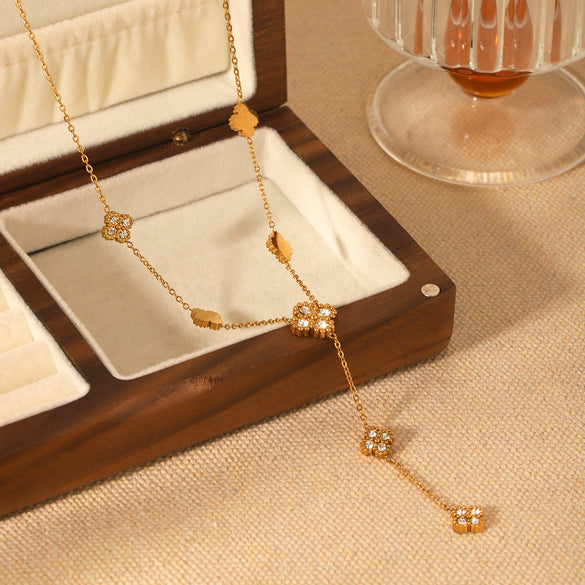Wholesale Necklace Stainless Steel Titanium Steel Diamondencrusted Fourleaf Clover Geometric Style O Chain