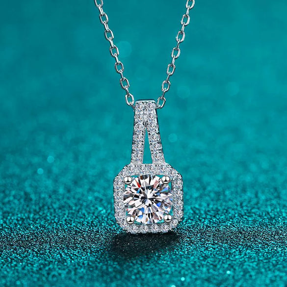 Wholesale Necklace 925 Sterling Silver Plated Pt950 Gold Star Pattern Four Claw Moissanite Pendant Cross Flower Chain For Women