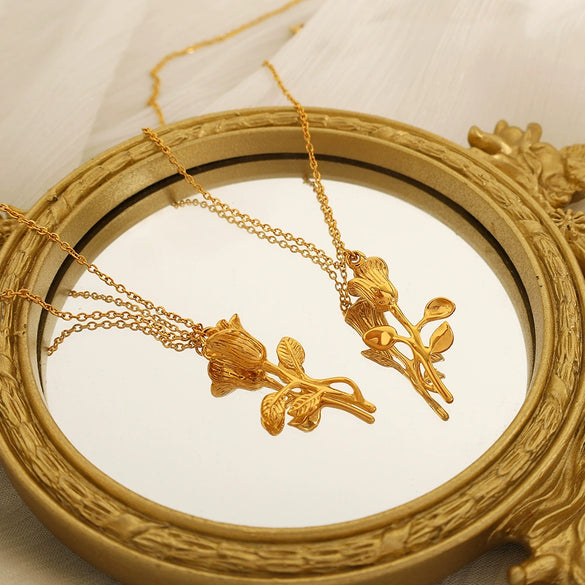 Wholesale Necklace 316L Stainless Steel Flower Retro Electroplating Women's Light Luxury Niche Design Jewelry