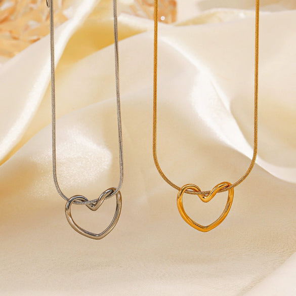 Wholesale Necklace Titanium Steel Heart Shaped 18K Gold Plated Simple Hollow Design For Women