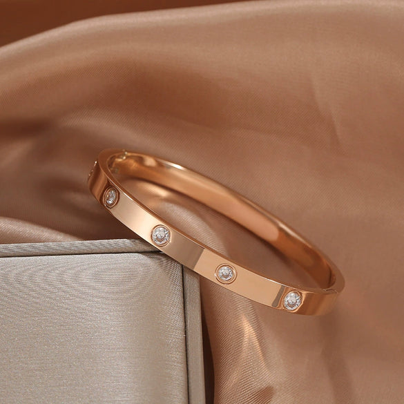 Wholesale Niche Design Diamond Buckle Bracelet In 18K Rose Gold Plated Titanium Steel