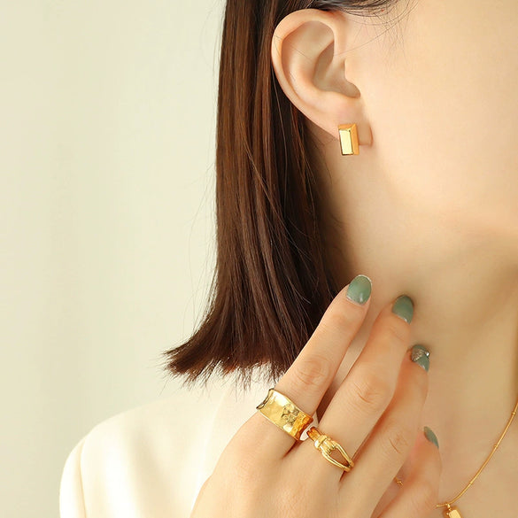 Wholesale Niche Geometric Titanium Steel Electroplated 18K Gold Mini Jewelry Set Of Necklace And Earrings