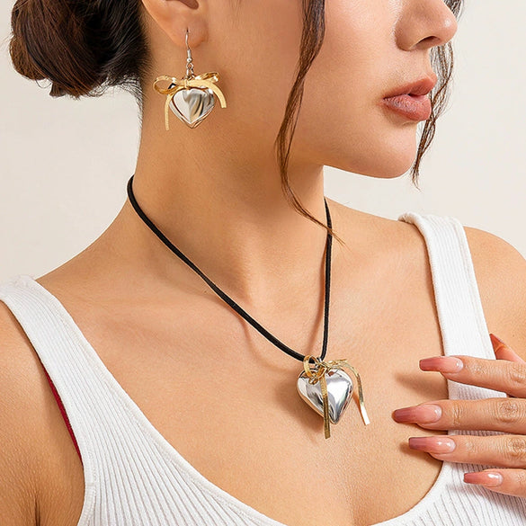 Wholesale Niche Matte Resin Love Bow And Heart Geometric Necklace With Electroplating Treatment For Women