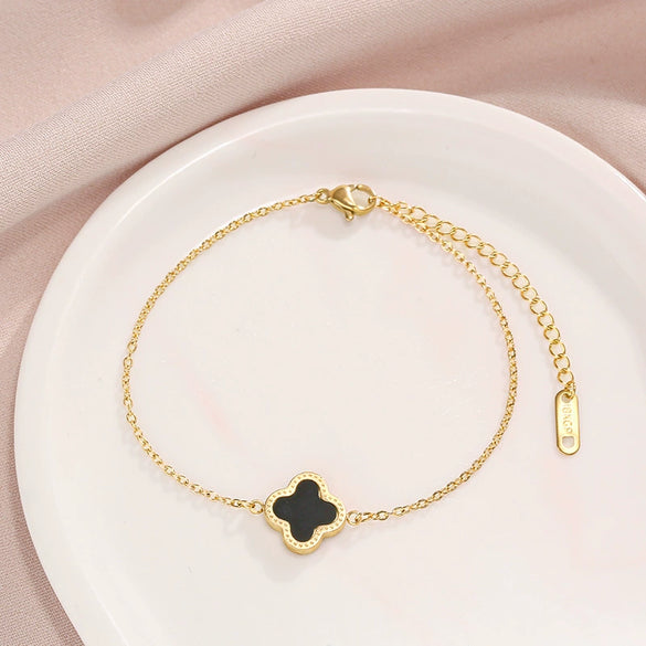 Wholesale Nonfading Titanium Steel Women's Bracelet With Diamond Fourleaf Clover Design And Electroplating Treatment