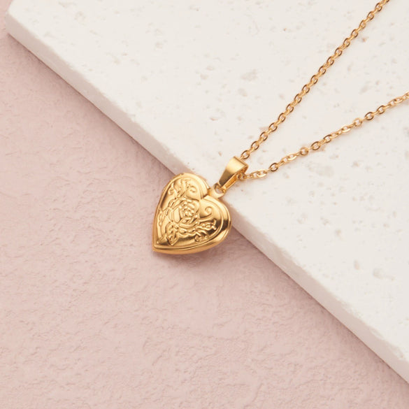 Wholesale Openable Heartshaped Pattern Photo Frame Photo Box Pendant Necklace In Stainless Steel With Electroplating For Women