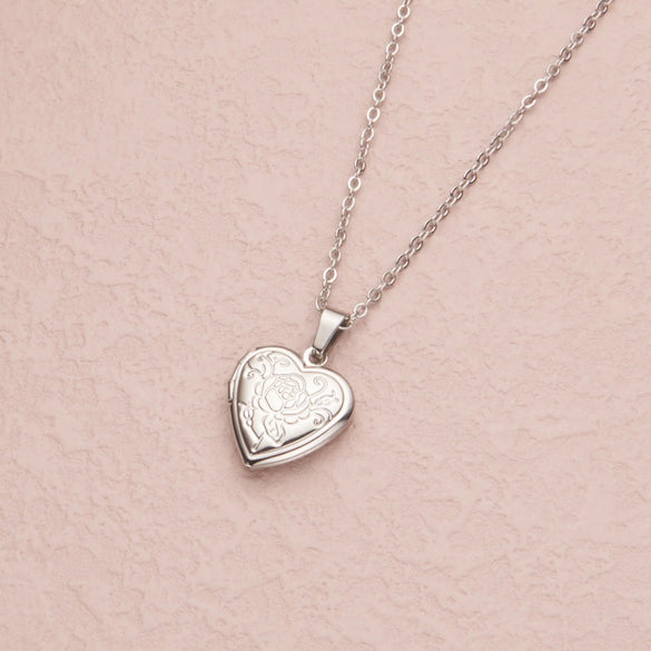 Wholesale Openable Heartshaped Pattern Photo Frame Photo Box Pendant Necklace In Stainless Steel With Electroplating For Women