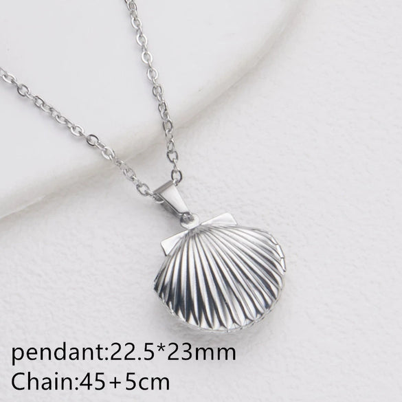 Wholesale Openable Heartshaped Pattern Photo Frame Photo Box Pendant Necklace In Stainless Steel With Electroplating For Women