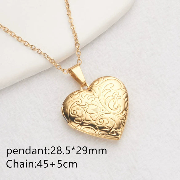 Wholesale Openable Heartshaped Pattern Photo Frame Photo Box Pendant Necklace In Stainless Steel With Electroplating For Women