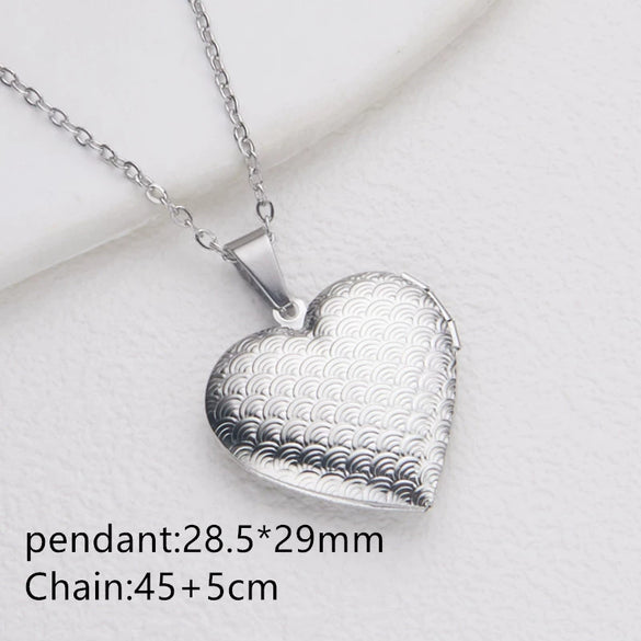 Wholesale Openable Heartshaped Pattern Photo Frame Photo Box Pendant Necklace In Stainless Steel With Electroplating For Women