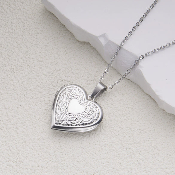 Wholesale Openable Heartshaped Pattern Photo Frame Photo Box Pendant Necklace In Stainless Steel With Electroplating For Women