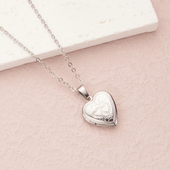 Wholesale Openable Heartshaped Pattern Photo Frame Photo Box Pendant Necklace In Stainless Steel With Electroplating For Women