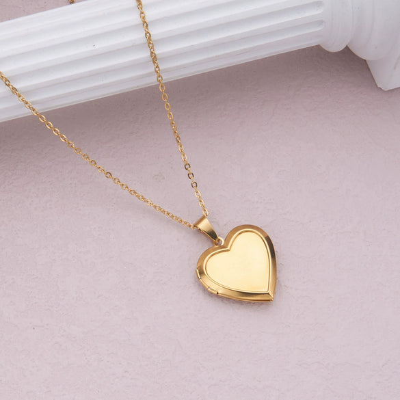 Wholesale Openable Heartshaped Pattern Photo Frame Photo Box Pendant Necklace In Stainless Steel With Electroplating For Women