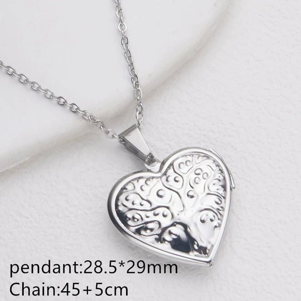 Wholesale Openable Heartshaped Pattern Photo Frame Photo Box Pendant Necklace In Stainless Steel With Electroplating For Women