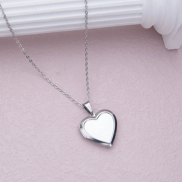 Wholesale Openable Heartshaped Pattern Photo Frame Photo Box Pendant Necklace In Stainless Steel With Electroplating For Women