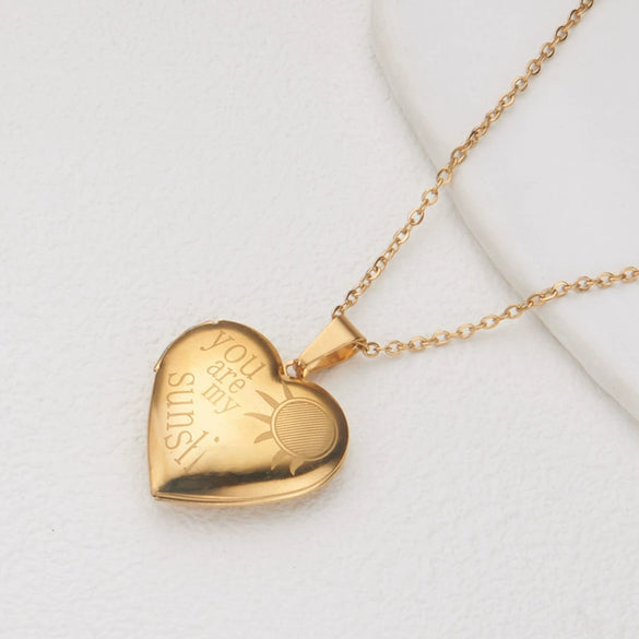 Wholesale Openable Heartshaped Pattern Photo Frame Photo Box Pendant Necklace In Stainless Steel With Electroplating For Women