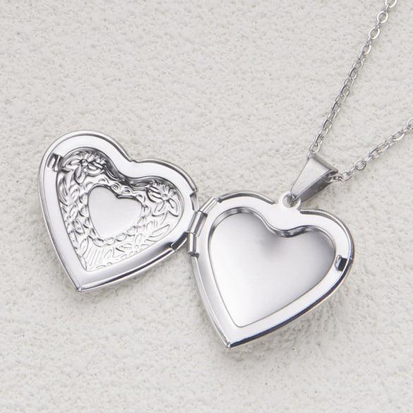 Wholesale Openable Heartshaped Pattern Photo Frame Photo Box Pendant Necklace In Stainless Steel With Electroplating For Women