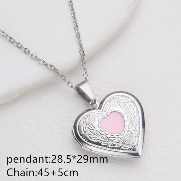 Wholesale Openable Heartshaped Pattern Photo Frame Photo Box Pendant Necklace In Stainless Steel With Electroplating For Women