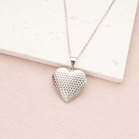 Wholesale Openable Heartshaped Pattern Photo Frame Photo Box Pendant Necklace In Stainless Steel With Electroplating For Women