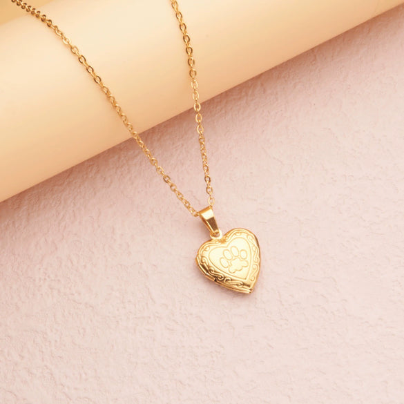 Wholesale Openable Heartshaped Pattern Photo Frame Photo Box Pendant Necklace In Stainless Steel With Electroplating For Women