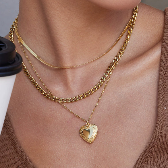 Wholesale Opening And Closing Heart Necklace In Titanium Steel And Stainless Steel With Geometric Pattern And Electroplating For Women