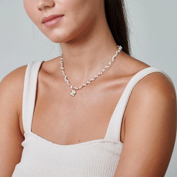 Wholesale Pearl Clavicle Chain Necklace With Geometric Pattern Copper Plated With Real Gold Electroplating For Women