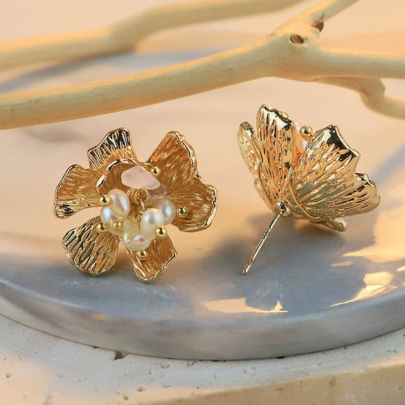 Wholesale Pearl Flower Earrings And Ear Cuffs Retro Metallic Electroplating Style