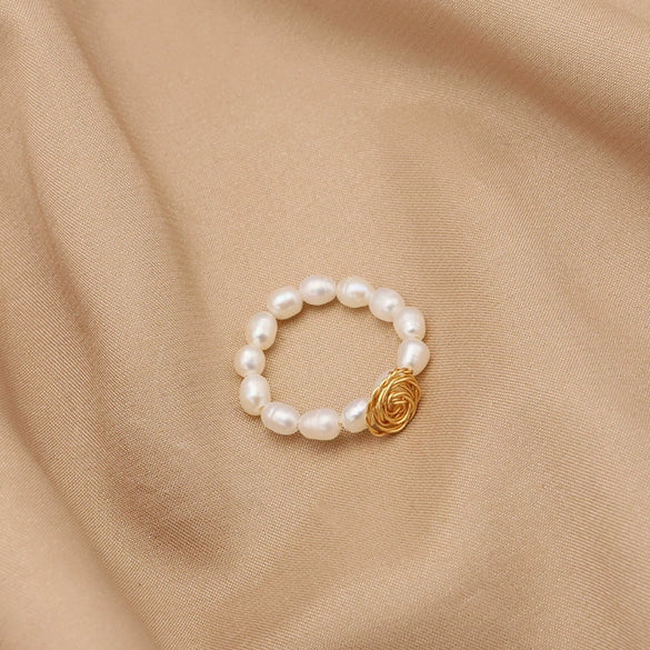 Wholesale Pearl Ring Retro Geometric Style Electroplating Winding Rose Design For Women