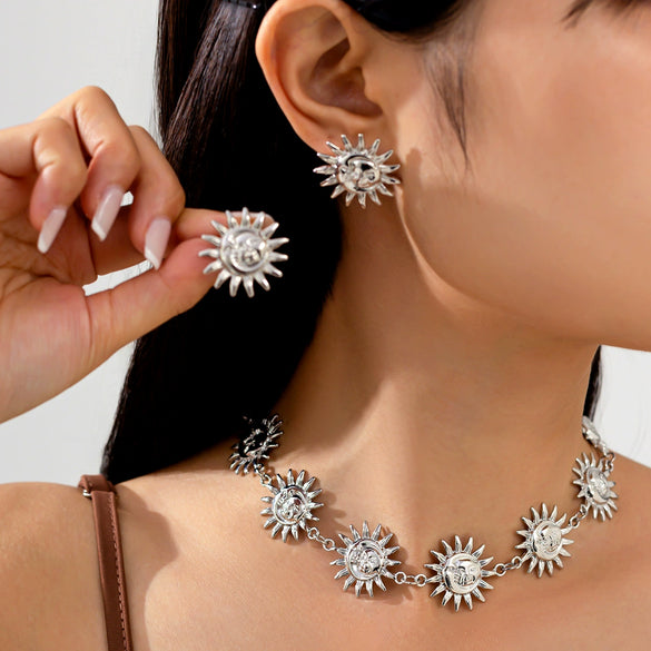 Wholesale Pendant Necklace Retro Metal Geometric Sunflower Face Alloy Iron Chain Electroplating For Women