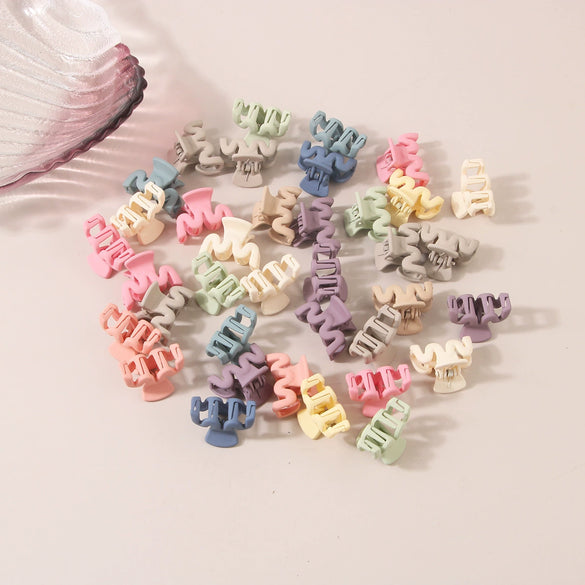 Wholesale Plastic And Resin Handmade Women's Hair Claw Clips With Cat's Eye And Flower Design