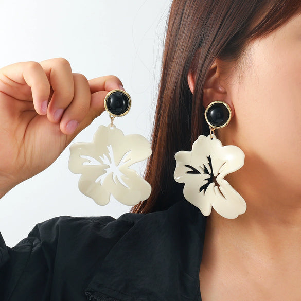 Wholesale Plastic Resin Flower Cut Out Multilayered Women's Light Luxury Style Earrings With Polish Design