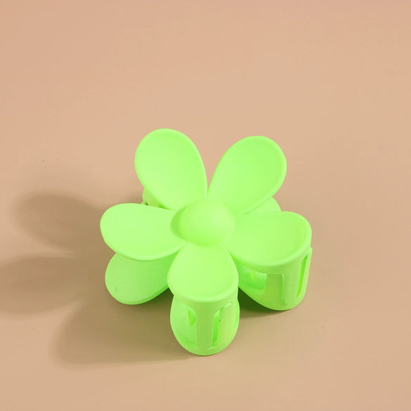 Wholesale Plastic Resin Petal Flower Hair Clips For Women Fashion Ol Style With Baking Paint Treatment