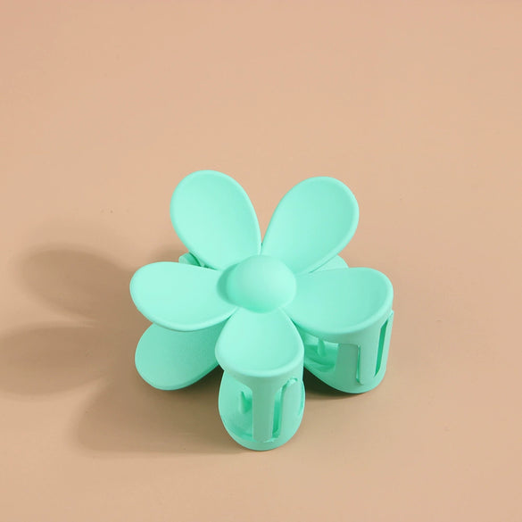 Wholesale Plastic Resin Petal Flower Hair Clips For Women Fashion Ol Style With Baking Paint Treatment