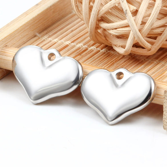 Wholesale Polished Stainless Steel Heart Shaped Personality Love Pendant Jewelry Accessories For Women